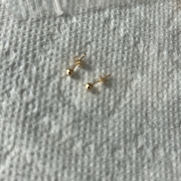 Oradina 14k yellow gold 3mm ball stud earrings. New, never worn. Excellent ! - Picture 2 of 6